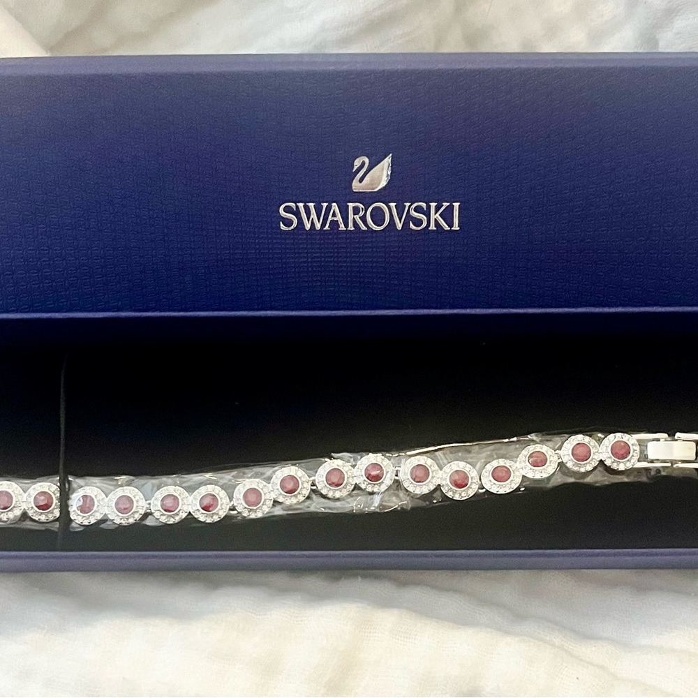 SWAROVSKI Silver Buckle Bracelet with Red Crystals NEW IN BOX - Picture 4 of 5